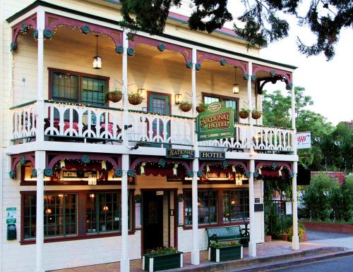 Historic National Hotel & Restaurant - Jamestown