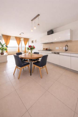 Royal suite - nice apartment with stunning sea view