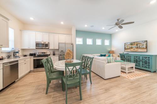 We be Jammin Cottage with Private Hot Tub near Disney and Margaritaville Resort Access - 8020DR - image 9