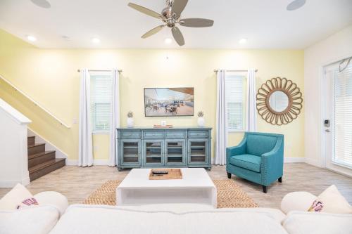 Cozy Peach Cottage near Disney with Margaritaville Resort  Island H2O Access - 8029DR Orlando