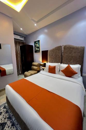 Kaashmeen Hotel & Suite – khách sạn tại Kosofe