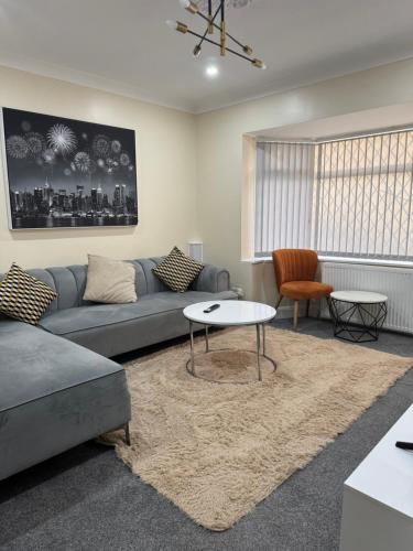 Luxury 2 bed house and Pool table in Harborne, Birmingham