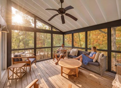 Létesítmények, Lakefront, Hot Tub, Hiking, Pool, Pickleball, Pets in Bushkill (PA)