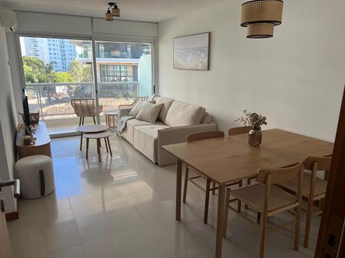 Moderno Apartamento a metros de la playa brava