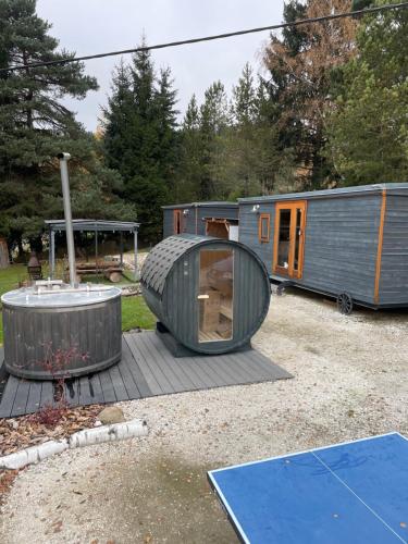 Maringotky Šumava – khách sạn tại Rejštejn