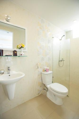 Large Double Room image 5
