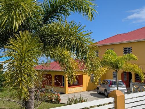 Vista exterior, Sweet Suite Coconut Charming modern 2BR 2BA house in Potters Village