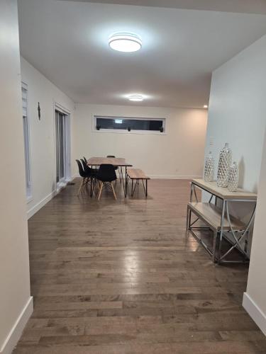 Spacious 4 Bedroom Family Retreat, Minutes from Montreal in Longueuil (QC)
