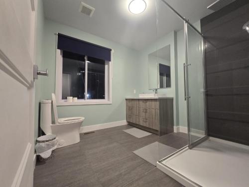 Spacious 4 Bedroom Family Retreat, Minutes from Montreal in Longueuil (QC)