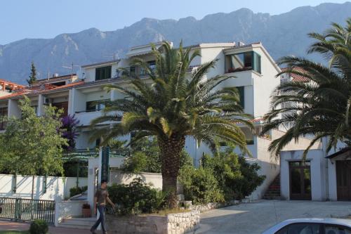 Apartments with parking space Makarska - 6632 - image 5