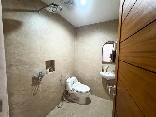 room detail thumbnail 2