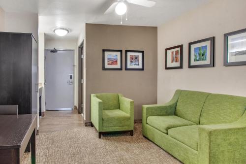 Comfort Inn & Suites Surprise Near Sun City West - image 3