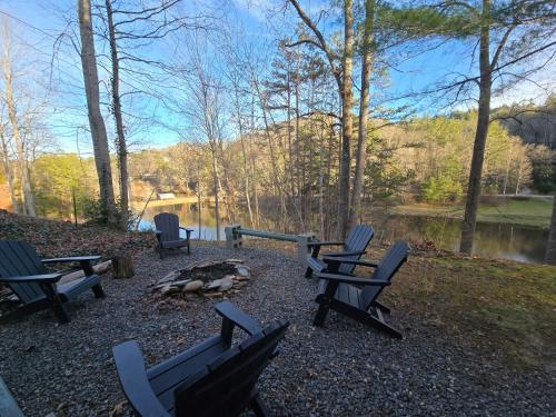 Mallard Cove - lakeside pet friendly in Robbinsville, USA