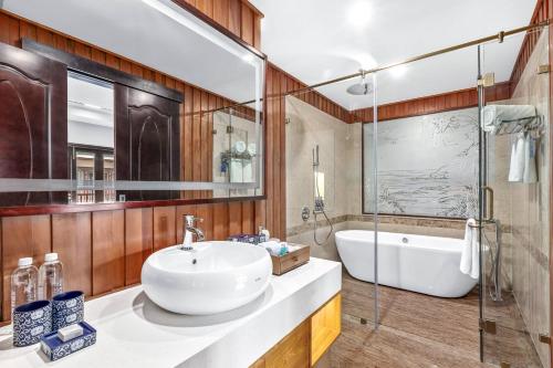 room detail thumbnail 2