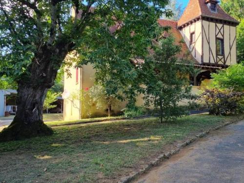 Maison familiale rénovée avec grand jardin et animaux acceptés - FR-1-616-520 (Maison familiale renovee avec grand jardin et animaux acceptes - FR-1-616-520) in Saint-Crépin-et-Carlucet
