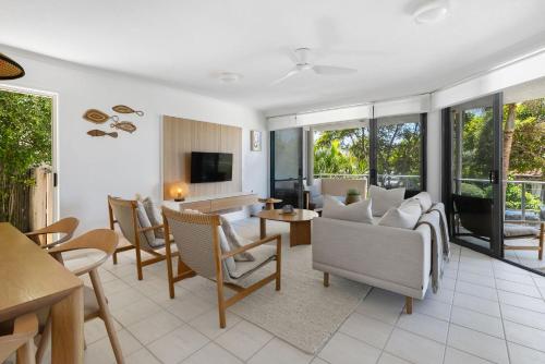 Unit 3 21 Park Generous and Comfortable Beachside Abode - image 2