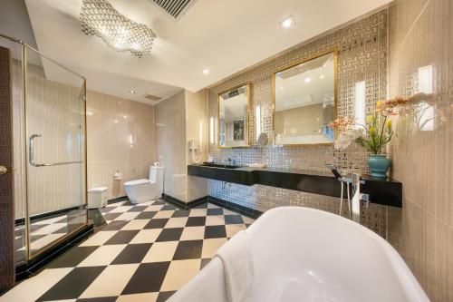 room detail thumbnail 2