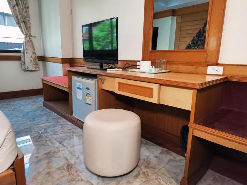 room detail thumbnail 2