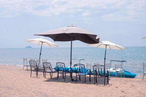 Kambiri Beach by Serendib in 살리마