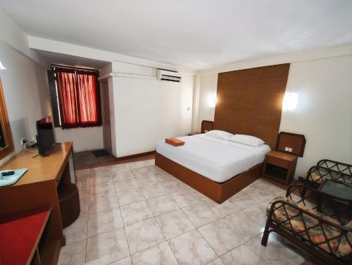 room detail thumbnail 1