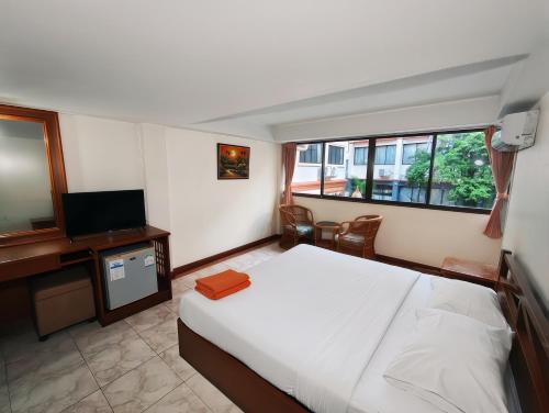 room detail thumbnail 1