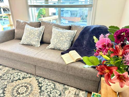 Private Entire Guest Suite, 1 min to bus stops to Downtown and major attractions – khách sạn tại Kensington-Cedar Cottage