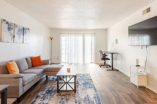Four Bedrooms Sleeps 8 Near UAB
