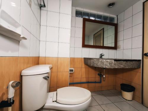 room detail thumbnail 2