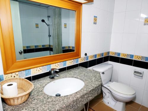 room detail thumbnail 2