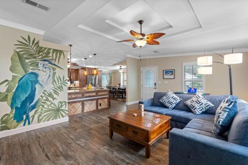 Amazing Heated & Screen Pool w Stunning Design! in Palm Harbor (Florida)