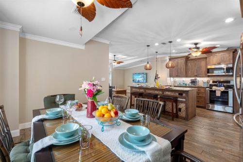 Amazing Heated & Screen Pool w Stunning Design! in Palm Harbor (Florida)