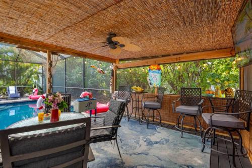 Amazing Heated & Screen Pool w Stunning Design! in Palm Harbor (Florida)