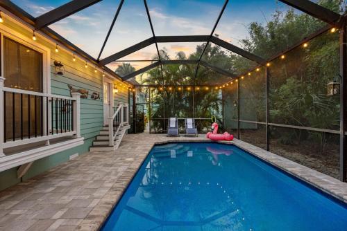 Amazing Heated & Screen Pool w Stunning Design! in Palm Harbor (Florida)