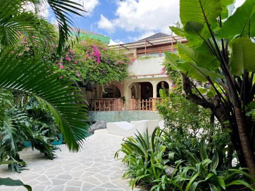 room detail thumbnail 1