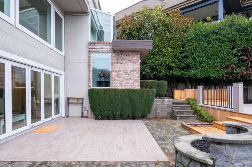 Faciliteiten, Luxury Modern 2-Bedroom Suite Near Transit & Shops in White Rock