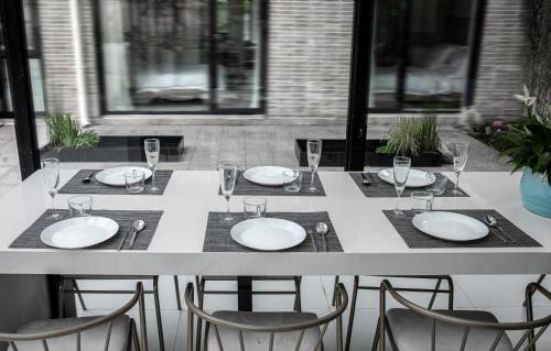 Shanghai Hills &The Poolhouse Retreat Close to Shanghai Disney Resort