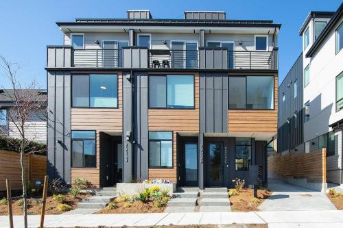 Brand New Modern Home with Seattle City View 95 ws – khách sạn tại Wallingford