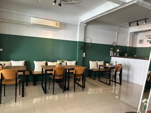 Pingplalee Female House – Bangkok, NY