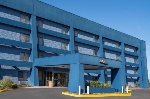 . Days Inn by Wyndham Davenport