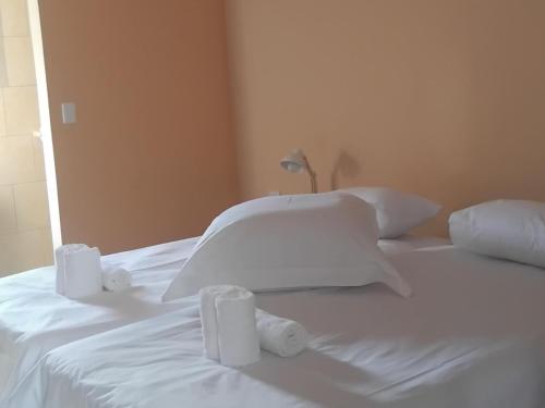 2 twin beds