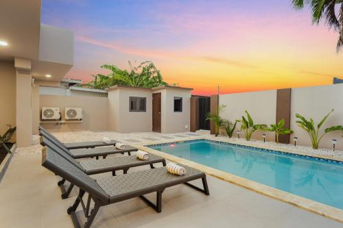 Aruba Escape Spacious 5BR Villa for 12 by Bocobay - image 3