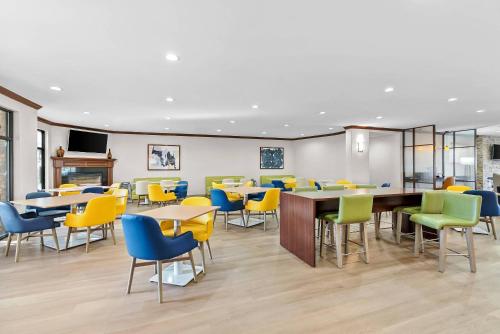 Comfort Suites Simpsonville - image 9