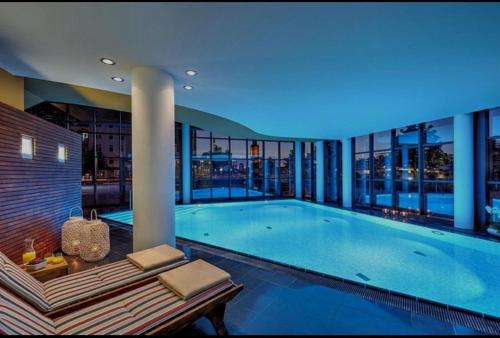 Main Plaza Suite Tower - image 3