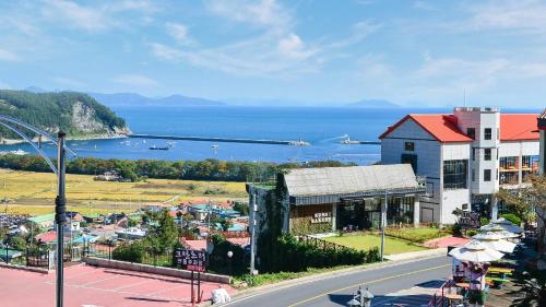 Exterior view, Namhae liebe Pension in Samdong-myeon