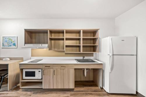 WoodSpring Suites Jackson Hub City - image 5