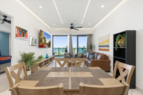 Encantmame Soleil 1BR lockoff sleeps 4 – khách sạn tại Playa Encanto