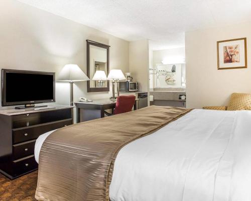 Quality Inn & Suites Coliseum in กรีสโบโร (NC)
