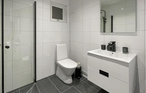 Badrum, Stunning Home In Varberg With Wifi in Getterön