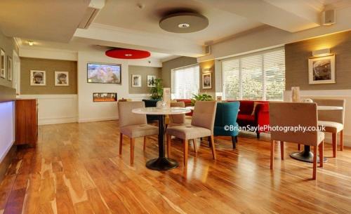 Bar/lounge, The Park Hotel in Bootle