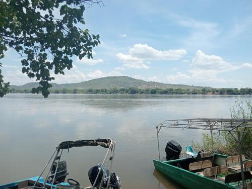 Chalets along Zambezi River - Enjoy Game & Canoeing Safaris - Boat Cruises & Fishing in Siavonga